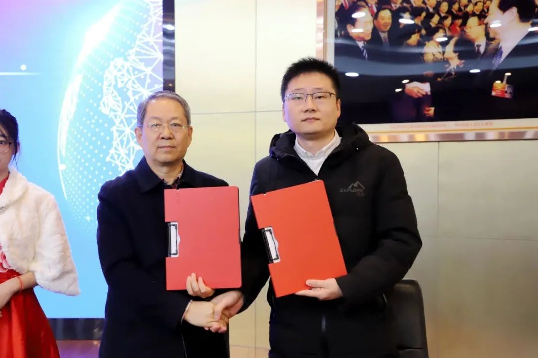 数智商科建设与产教融合发展论坛在陕西国际商贸学院成功举行12.jpg