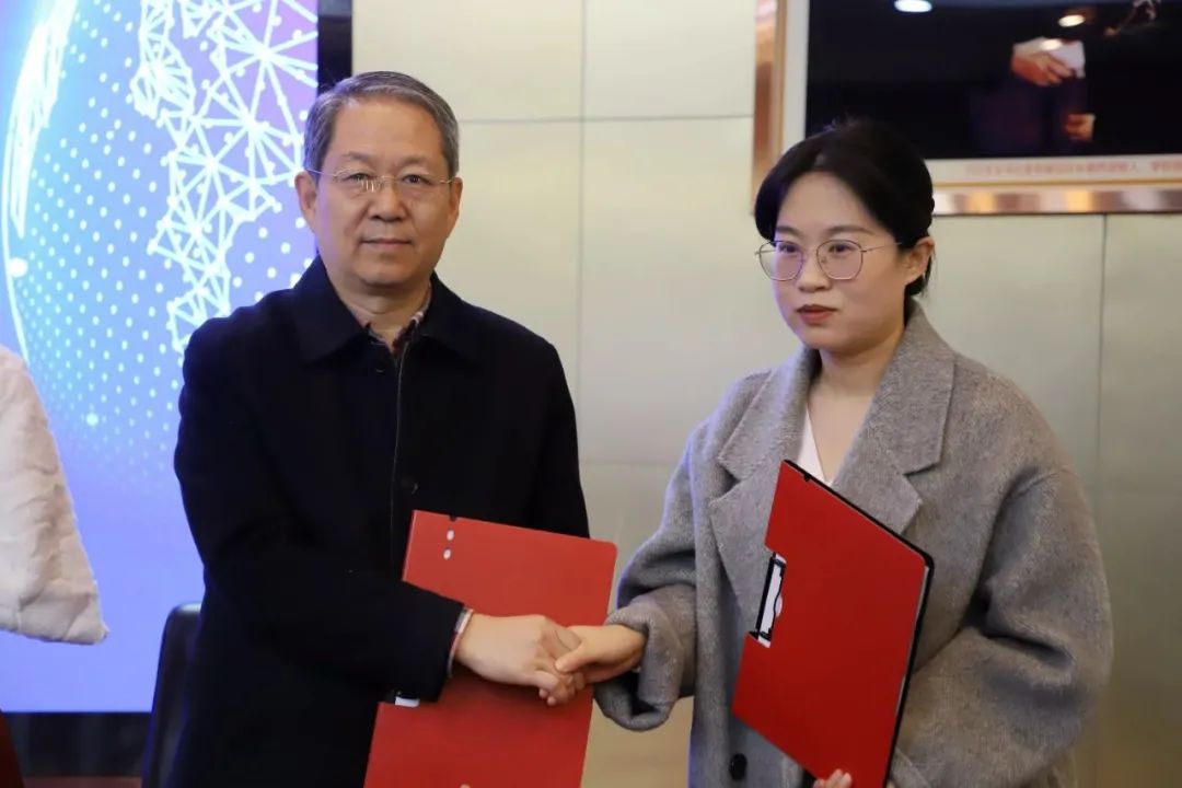 数智商科建设与产教融合发展论坛在陕西国际商贸学院成功举行11.jpg