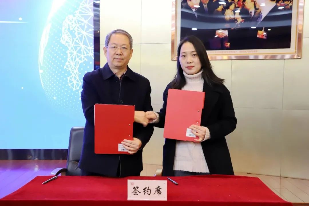 数智商科建设与产教融合发展论坛在陕西国际商贸学院成功举行10.jpg