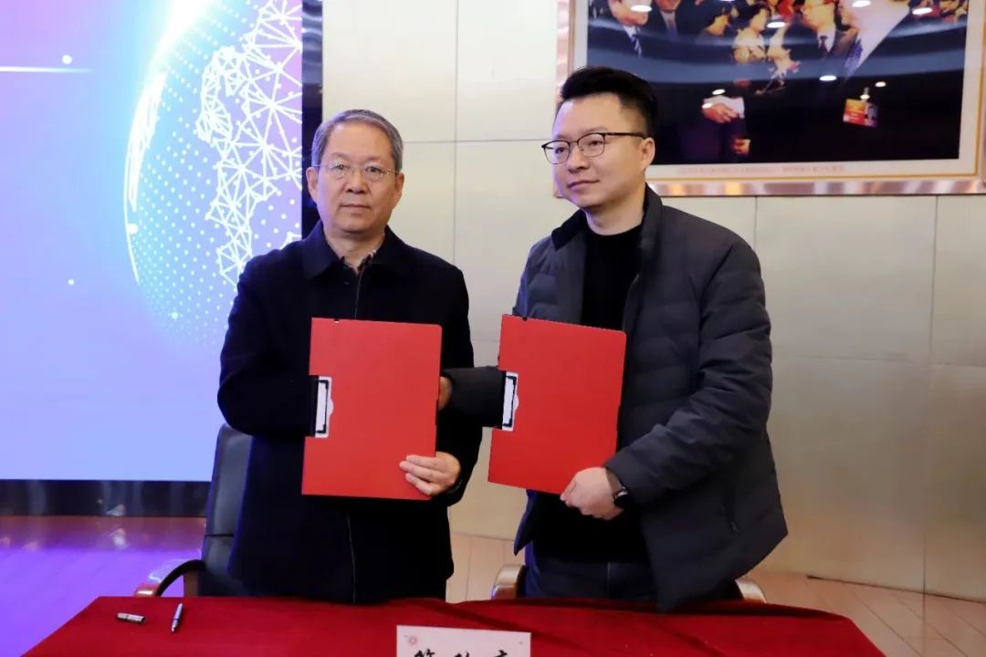 数智商科建设与产教融合发展论坛在陕西国际商贸学院成功举行8.jpg