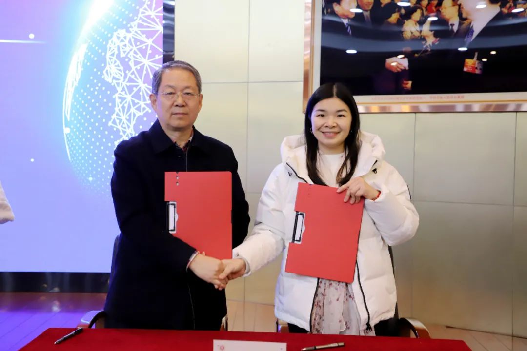 数智商科建设与产教融合发展论坛在陕西国际商贸学院成功举行7.jpg