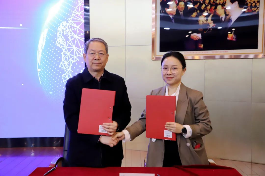 数智商科建设与产教融合发展论坛在陕西国际商贸学院成功举行5.jpg