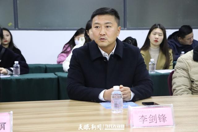 贵州城市职院招聘会提供超1000个就业岗位3.jpeg