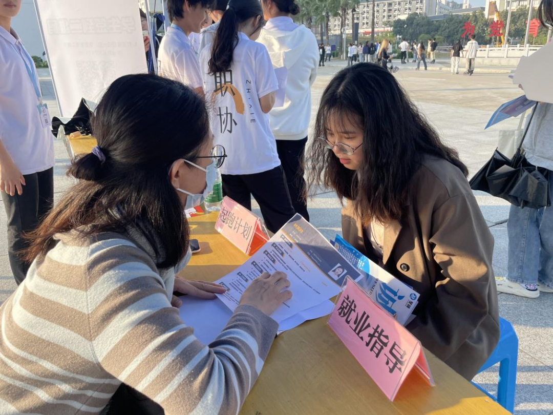 金秋招聘月，起跑在佛山！“起跑计划”就业见面会走进五区高校！1.png