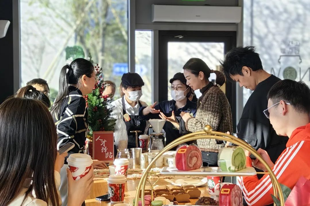 【科创人才周】海外人才归，共话未来时！宝山这个镇举办海外人才英才沙龙.jpg