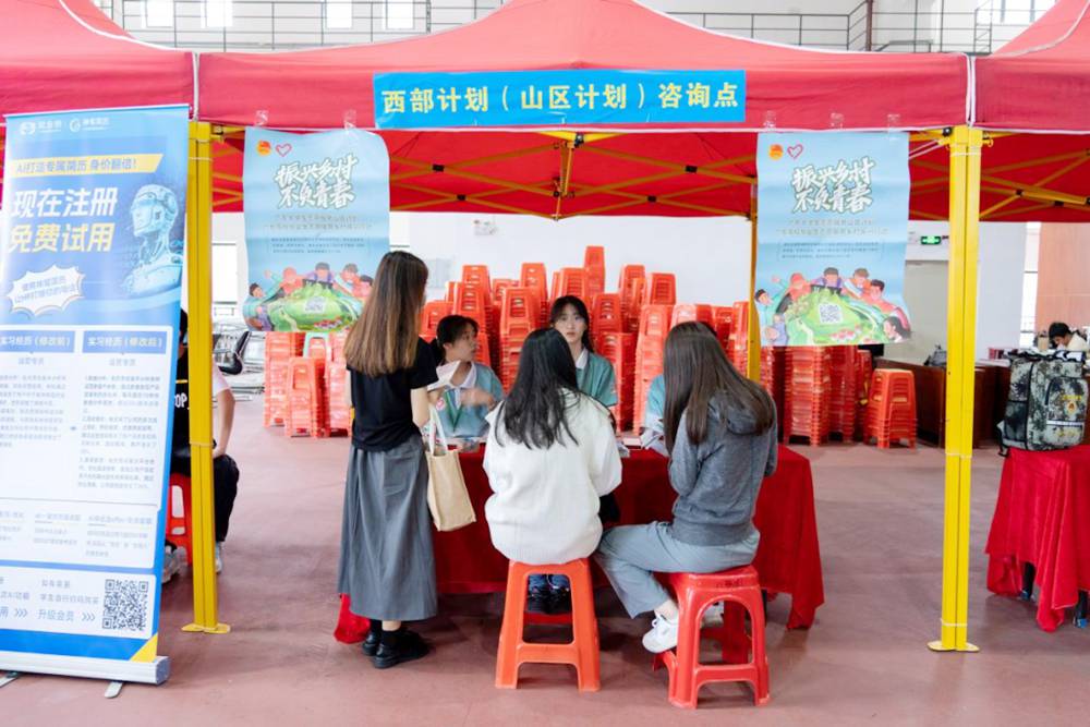 广州华立学院成功举办2024届毕业生校园双选会2.jpg