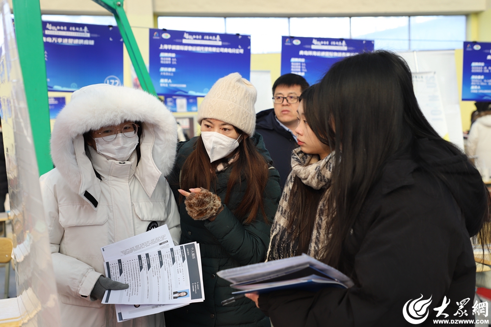 青岛西海岸新区成功举办2024届毕业生冬季校园招聘会3.jpg