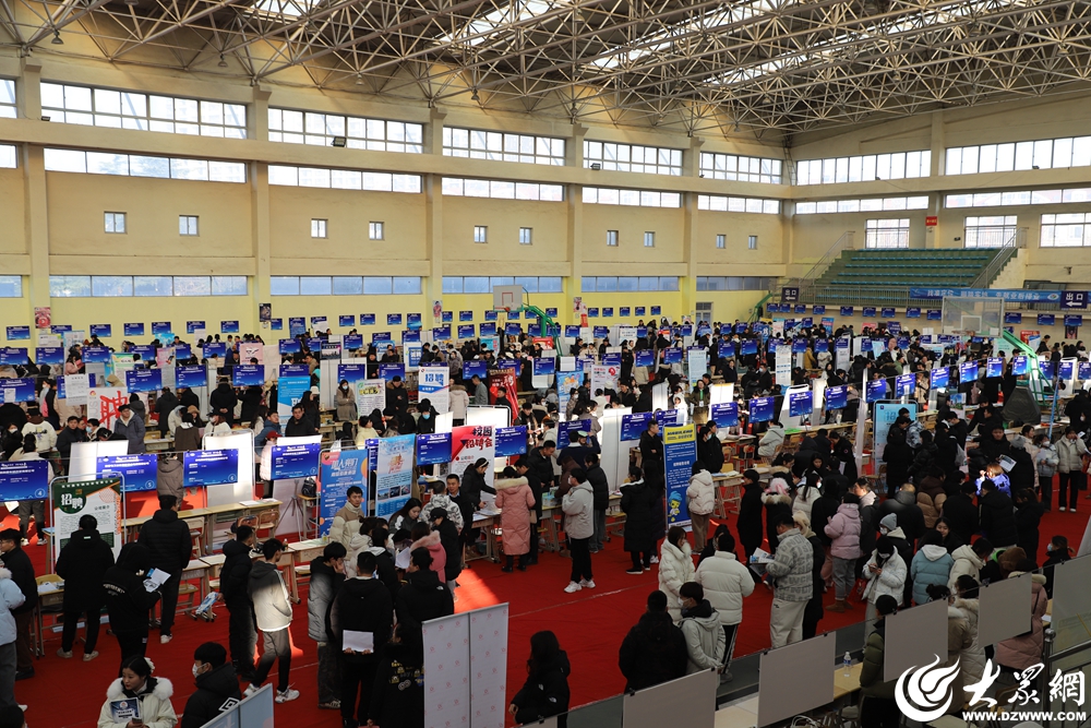 青岛西海岸新区成功举办2024届毕业生冬季校园招聘会.jpg