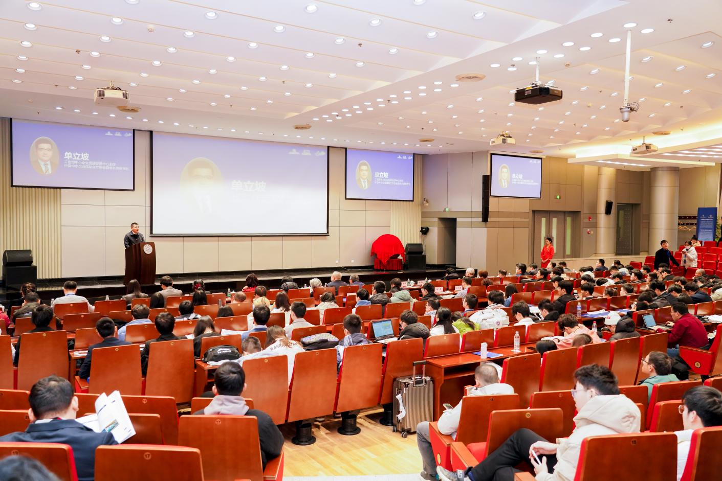 企校协同创新大赛全国总决赛在清华大学圆满收官，华清远见获“杰出贡献单位奖”6.png