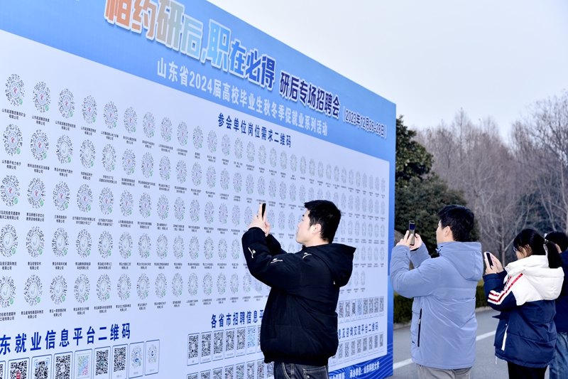 山东科技大学举办研后专场招聘会 计划揽才万人5.jpg