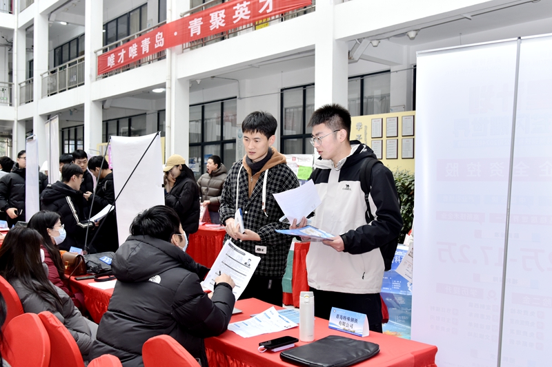 山东科技大学举办研后专场招聘会 计划揽才万人3.jpg