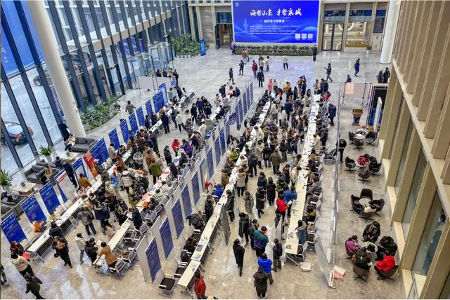 山东省留学人才之家落地济南，62家招聘企业现场揽才.jpeg