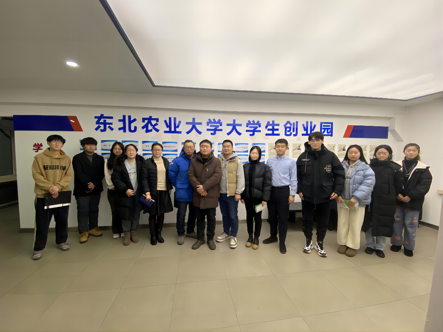 黑龙江省大学生就业创业指导中心多方联动赴东北农业大学梦想小镇开展创新创业调研及特色沙龙活动.jpg