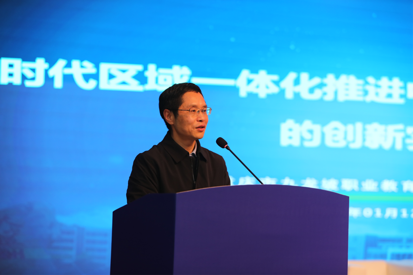 “职普融通背景下的生涯教育创新与发展”学术研讨会在重庆市九龙坡职业教育中心举行7.png