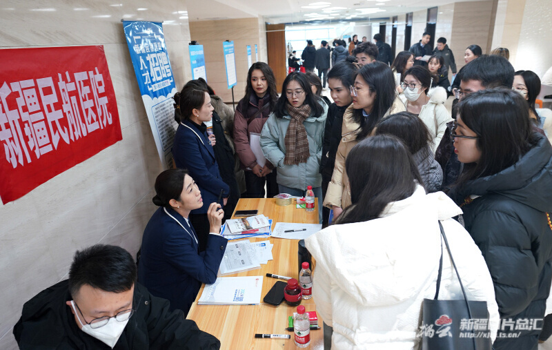 4000余个岗位！新疆医科大学举行2024年首场校园招聘会2.jpg