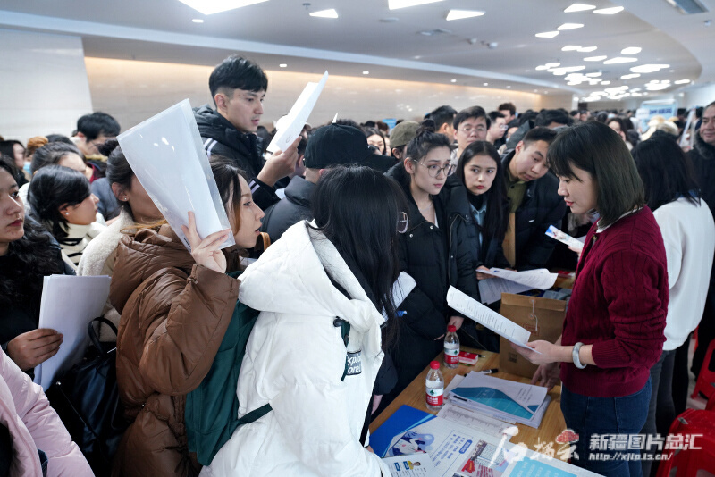 4000余个岗位！新疆医科大学举行2024年首场校园招聘会.jpg