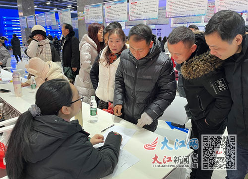就业不用去远方 家乡就是好地方 “5+2就业之家”搭起求职与招工的桥梁1.jpg