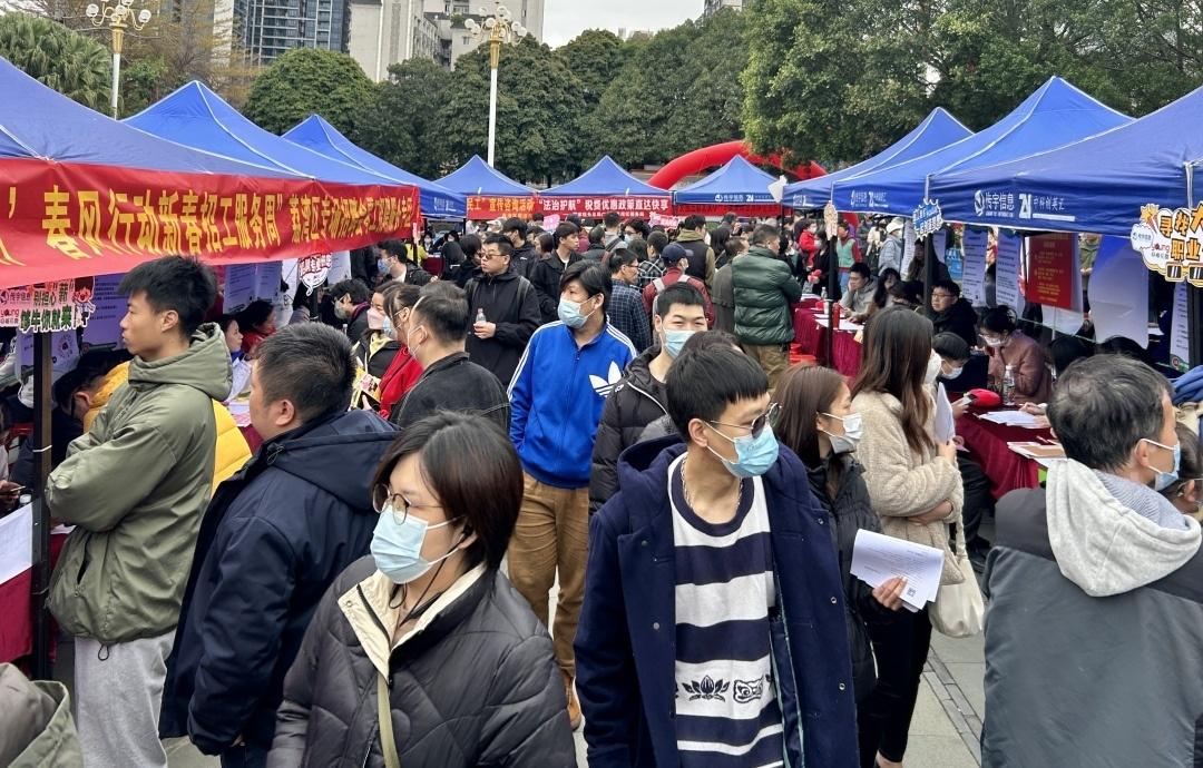 一天4场，场面火热！广州招工见面会设“零工专区”服务灵活就业.jpg