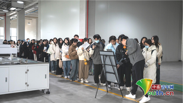 浙江玉环：专场沙龙为大学生就业创业“铺坦途”2.jpg