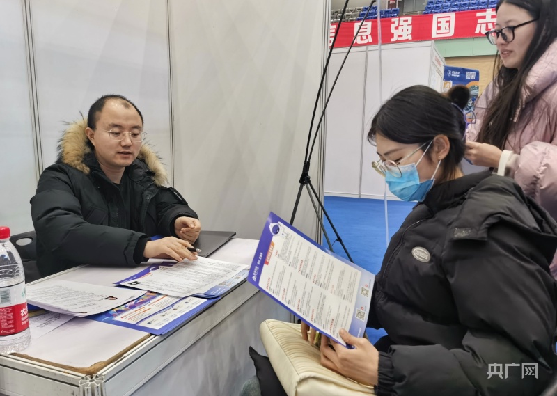 “专精特新”当主角 北京首场线下校园招聘会“上新”1600余个岗位3.jpg