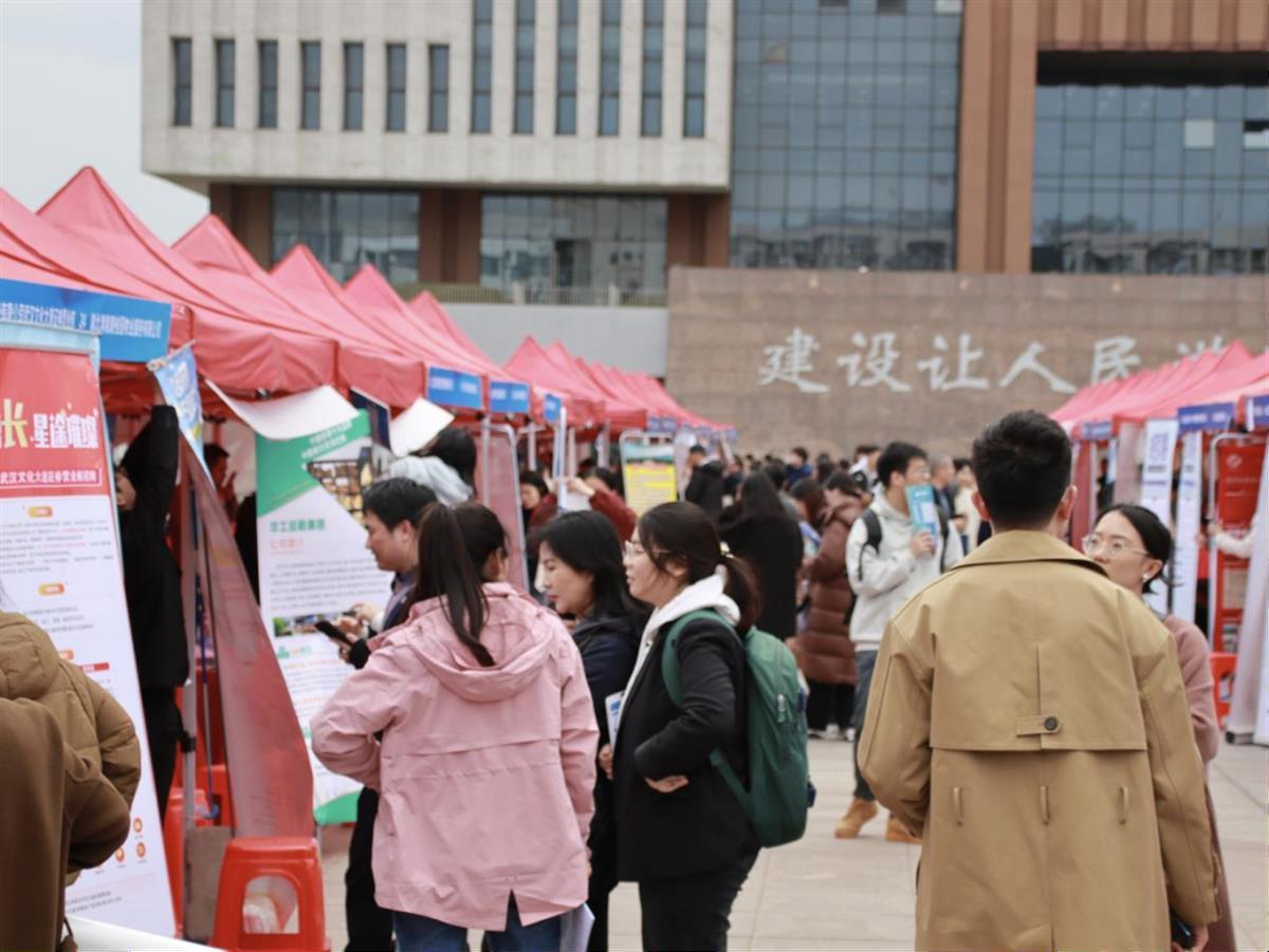 留“夏”就业，武汉江夏举行“学子聚汉”工程武汉理工大学专场招聘会1.jpeg