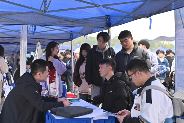 长沙理工大学成功举办2024年首场春季大型双选会3.png