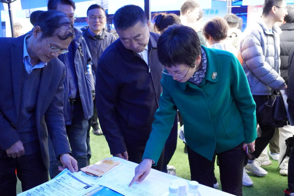 春风聚才 职通未来—— 中南大学成功举办2024届春季首场大型综合双选会 暨湖南省高校毕业生就业综合类常设市场专场招聘会2.png