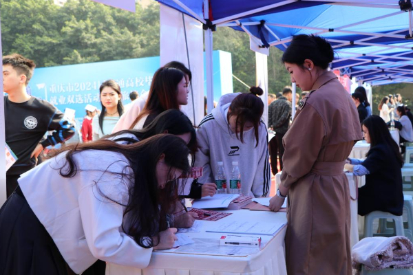 超5000个岗位 重庆市2024届毕业生就业双选会（文旅校企专场）举行 旅游主播等新兴岗位需求增加5.jpg