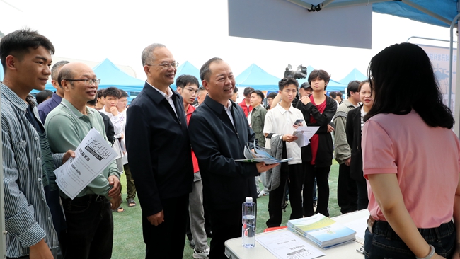 1.5万余个岗位 200多家企业参会！广西制造工程职业技术学院举办2024年春季校园双选会3.jpg