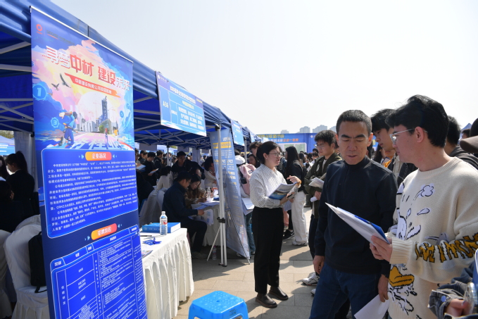 【就业攻坚】百企万岗进校园 西南科技大学精准攻坚促就业3.jpg