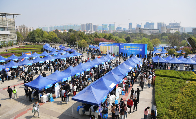 【就业攻坚】百企万岗进校园 西南科技大学精准攻坚促就业.jpg