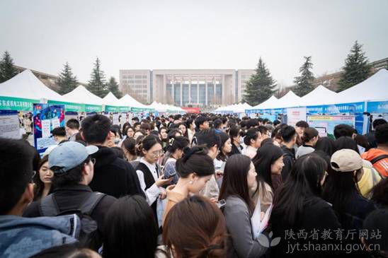 陕西举办“春季促就业攻坚行动”启动仪式暨春季校园招聘活动2.jpg