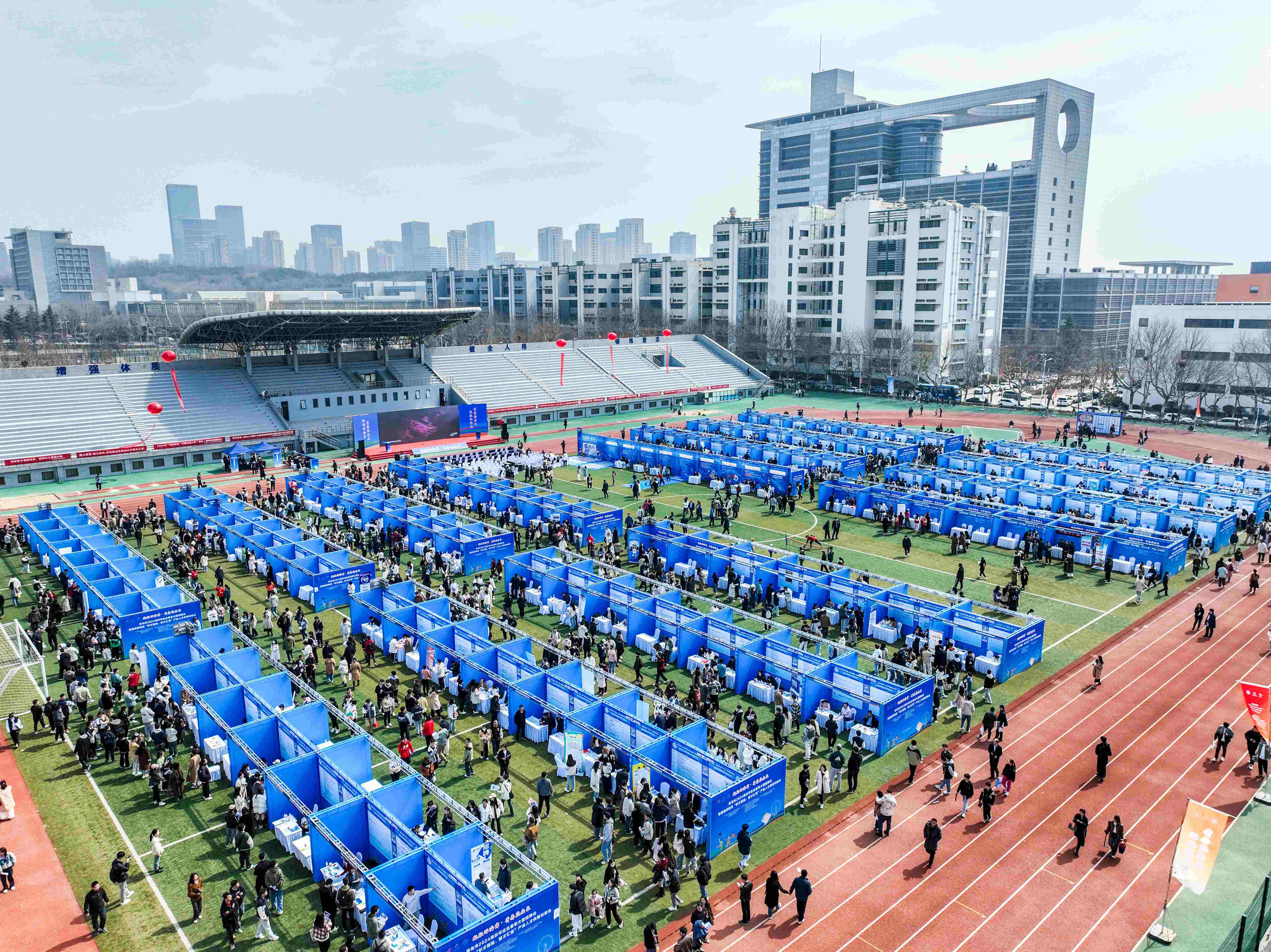 中国石油大学（华东）联合举办青岛市2024高校毕业生春季大型招聘会.jpg