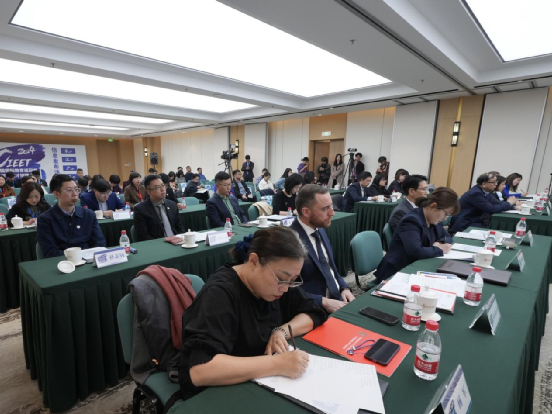 2024中国国际教育巡回展暨留学英才招聘会信息发布活动在京成功举行10.png
