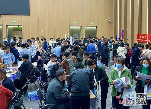 今年高考有哪些变化？名校云集2024年首届“新高考”江西高校展，为考生家长现场答疑.jpg