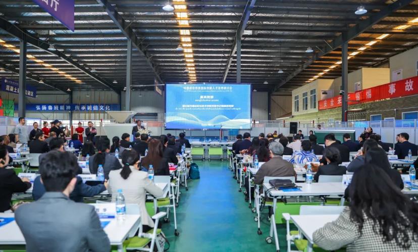 1711938250232259.jpg 湖北城市建设职业技术学院举办中泰职业教育国际创新人才培养研讨会.jpg