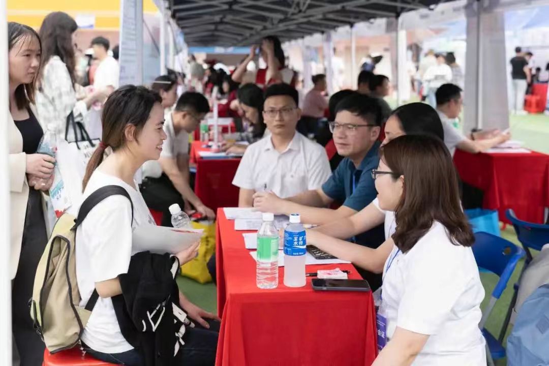 506家单位提供近3000个职位，医学类专场招聘会在南医大举行1.jpg