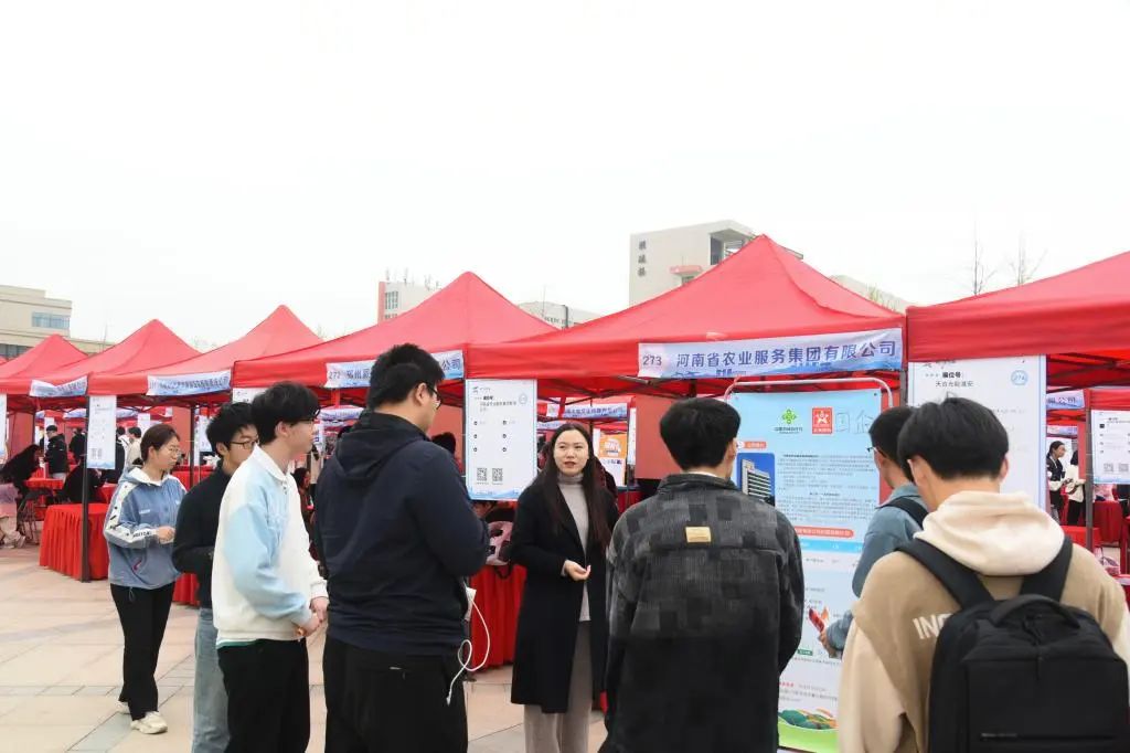 河南职业技术学院举办高技能人才专项对接活动暨毕业生春季双选会1.jpg