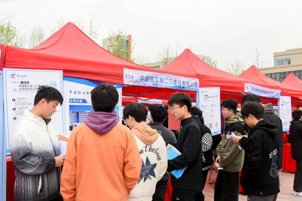 河南职业技术学院举办高技能人才专项对接活动暨毕业生春季双选会.jpg