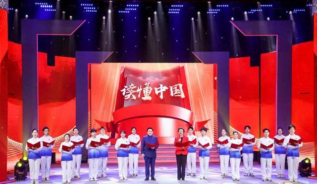 全国大学生“读懂中国”活动5周年：百余位学生登台展示.jpg