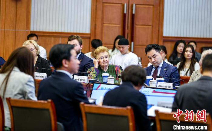 湖北—俄罗斯高等教育交流合作对话会武汉举行1.jpg
