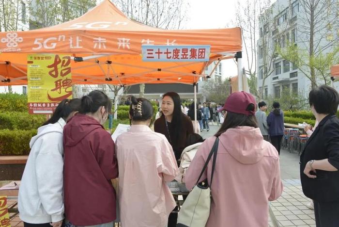 泰山护理职业学院举办2024届毕业生校园双选会.jpg