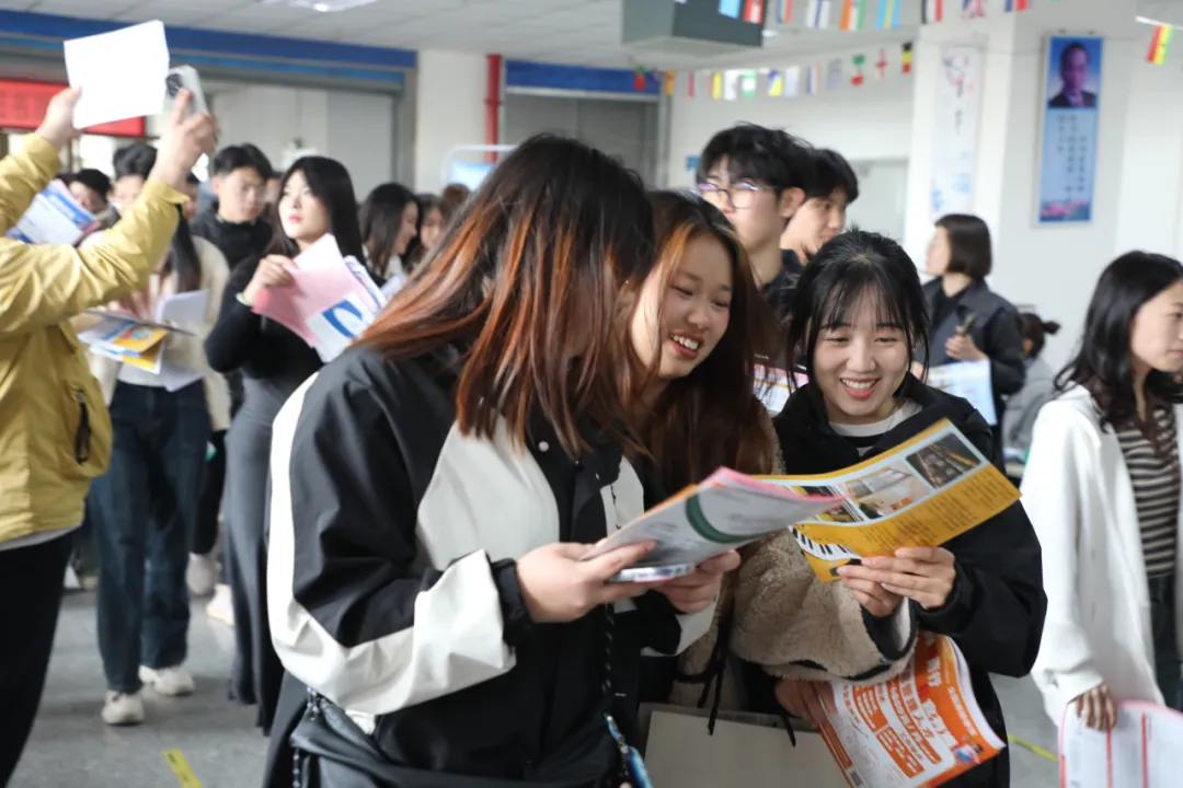 青岛求实职业技术学院成功举办2024届毕业生 春季校园双选会1.jpg