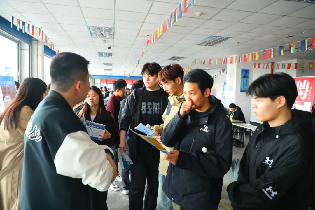 青岛求实职业技术学院成功举办2024届毕业生 春季校园双选会.jpg