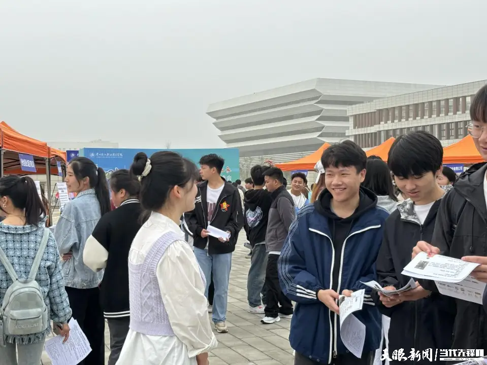 贵州轻工职业技术学院举行2024年行业产业双选会1.jpg