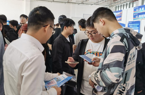 西安汽车职业大学举办2024届毕业生春季校园人才综合招聘会2.png