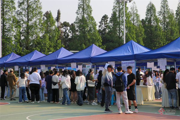 云南省2024届林业类高校毕业生专场招聘会举行.jpg