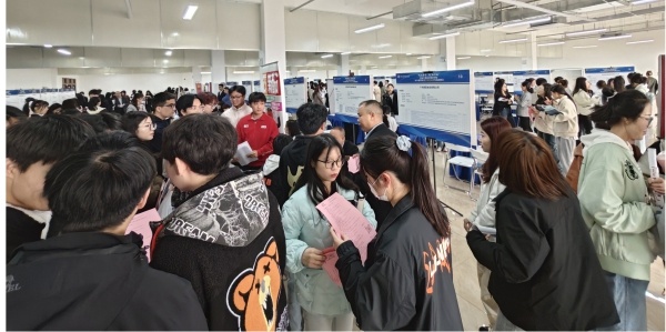 吉林工程技术师范学院举办2024届毕业生生物食品类专场招聘会.jpg