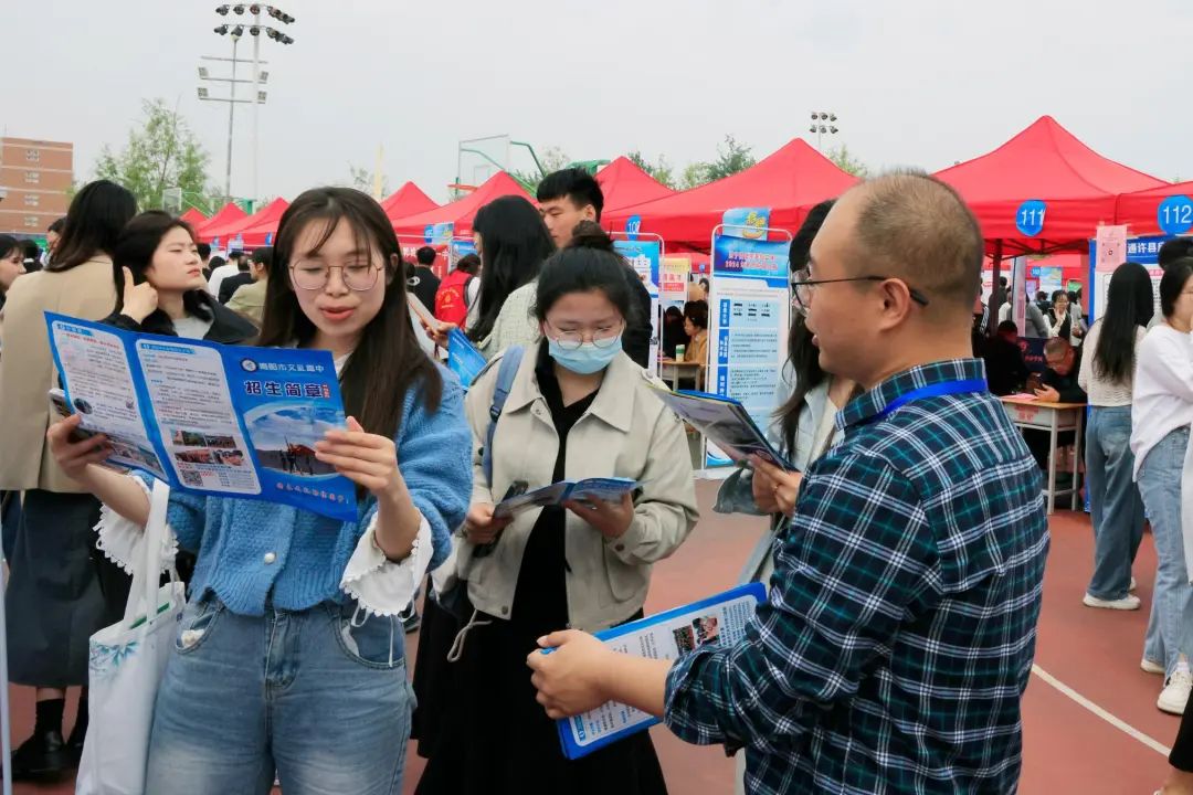 1.7万余个岗位！南阳师范学院举办春季大型双选会5.jpg