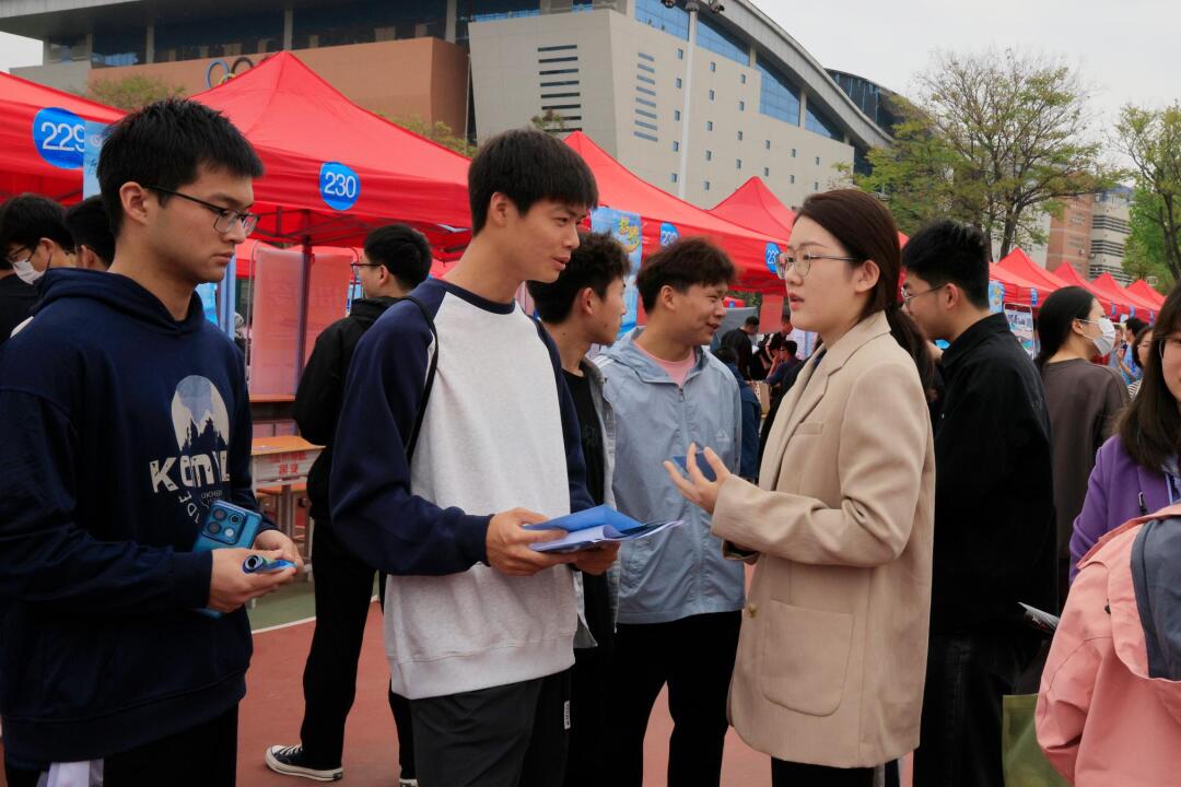 1.7万余个岗位！南阳师范学院举办春季大型双选会3.jpg